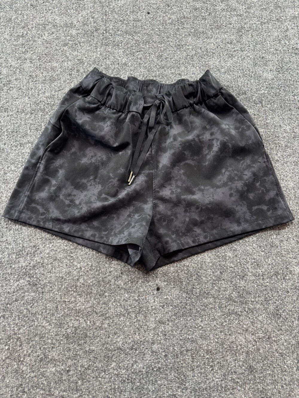 Athletic Shorts Womens Medium Gray Camo Drawstring Elastic 4 Inseam Running Gym